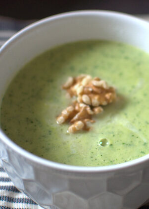 Zucchini Suppe mit Basilikum | FREE MINDED FOLKS