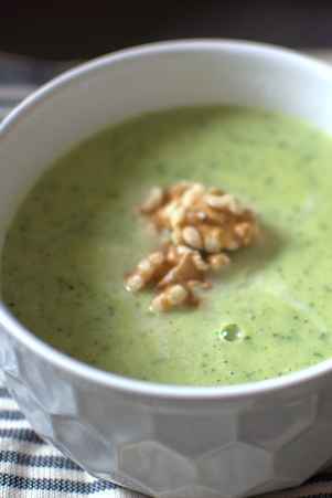 Zucchini Suppe mit Basilikum | FREE MINDED FOLKS