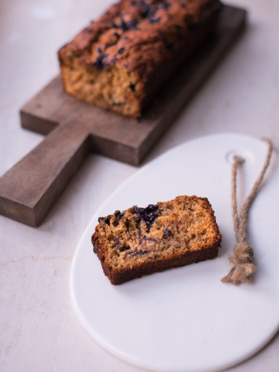 Bananenbrot mit Blaubeeren | FREE MINDED FOLKS