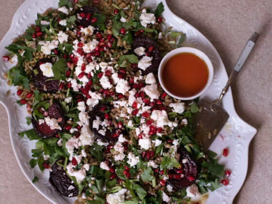 Grünkern Salat mit Rote Bete und Himbeer Essig Dressing | FREE MINDED FOLKS