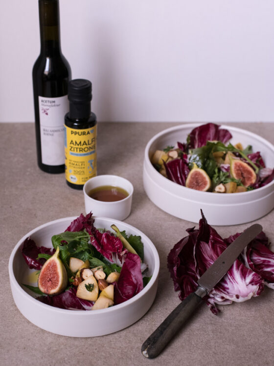 Radicchio Salat mit Birne, Haselnuss und Birnenvinaigrette | FREE MINDED FOLKS